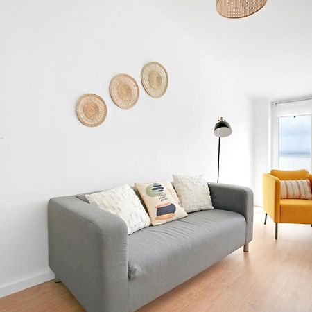 Sunny 2 Bedroom Apartment In Almada - Balconies With River View Exteriör bild