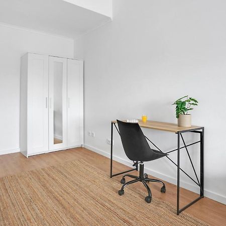Sunny 2 Bedroom Apartment In Almada - Balconies With River View Exteriör bild