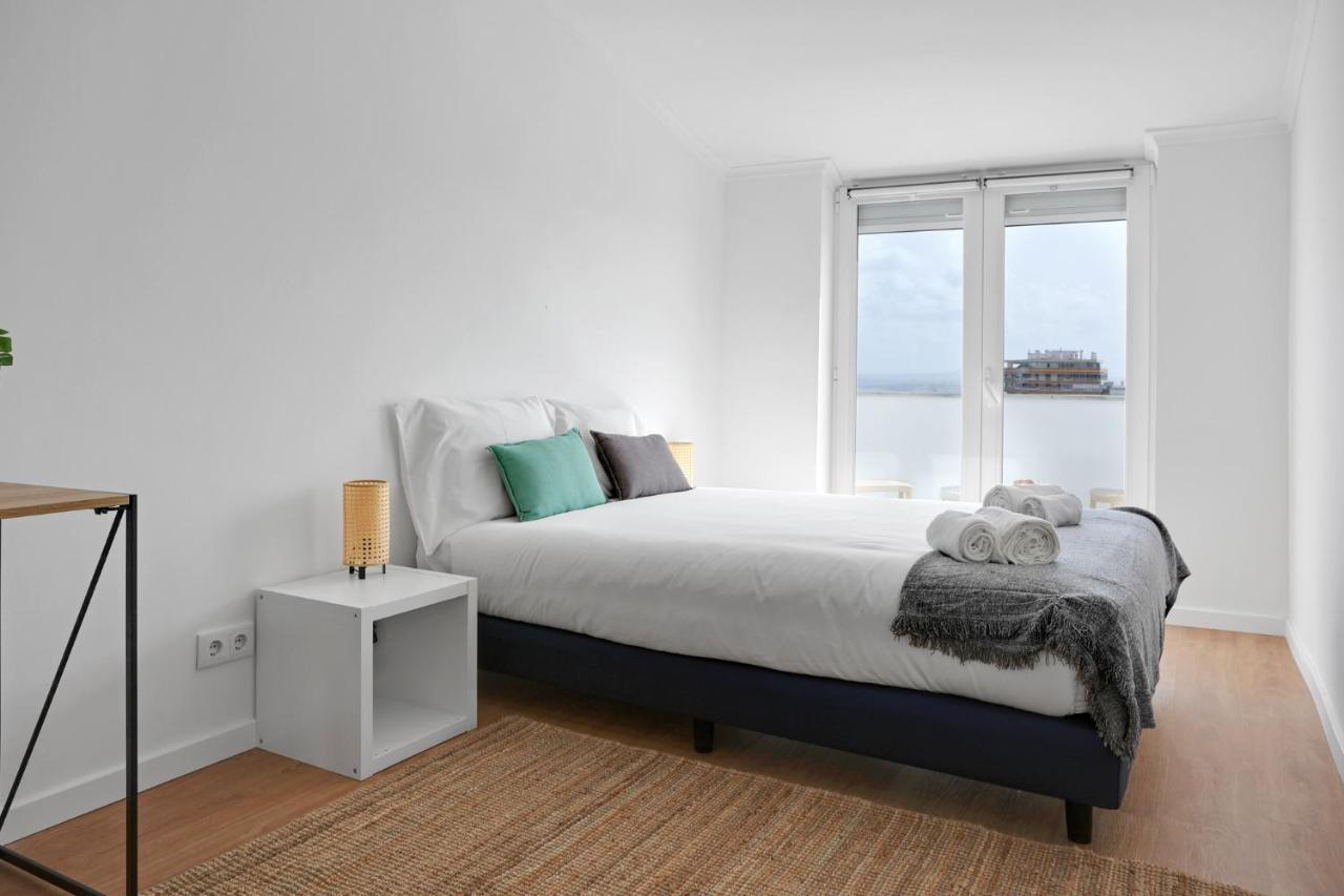 Sunny 2 Bedroom Apartment In Almada - Balconies With River View Exteriör bild