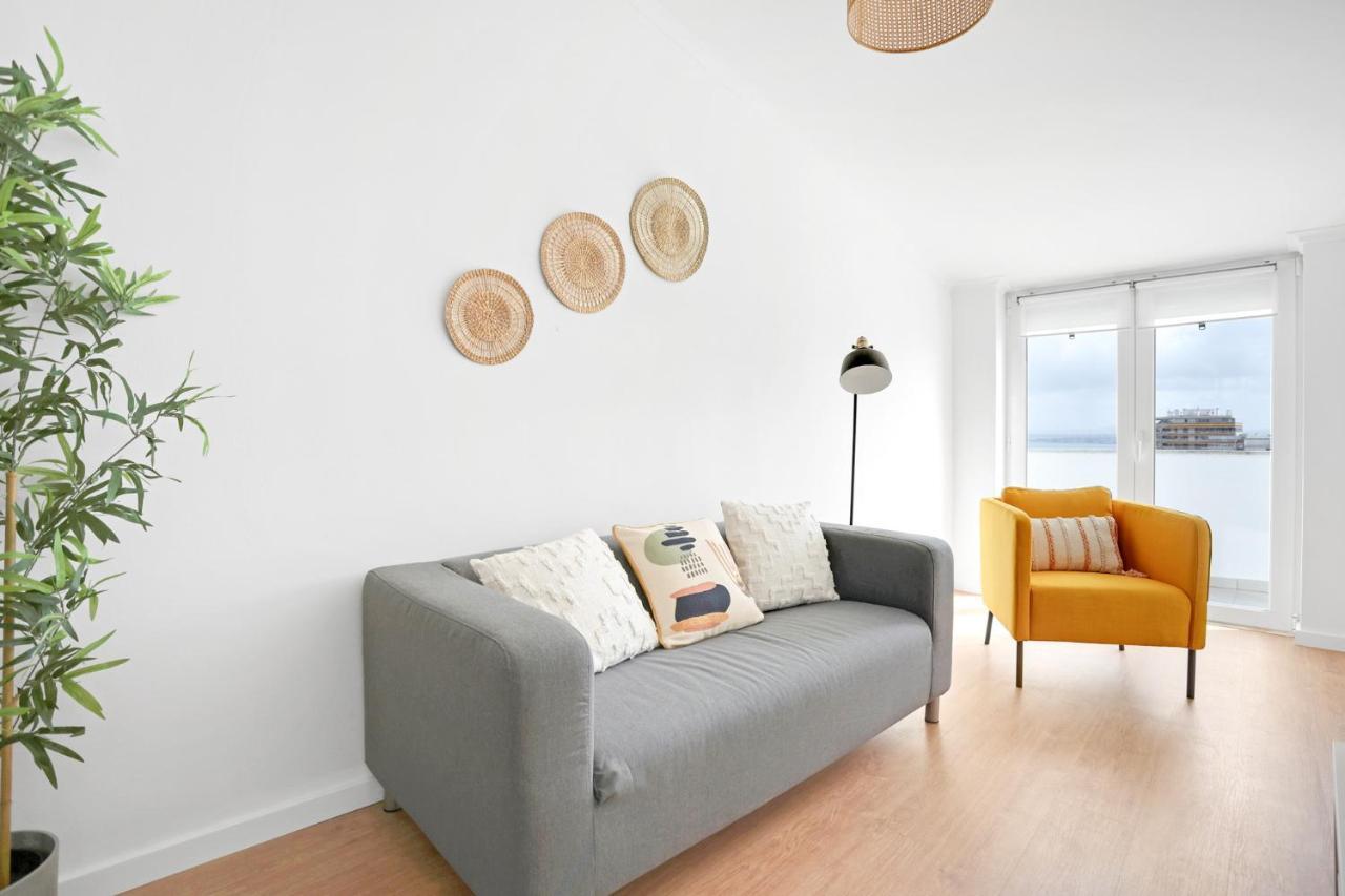 Sunny 2 Bedroom Apartment In Almada - Balconies With River View Exteriör bild