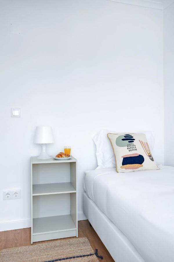 Sunny 2 Bedroom Apartment In Almada - Balconies With River View Exteriör bild
