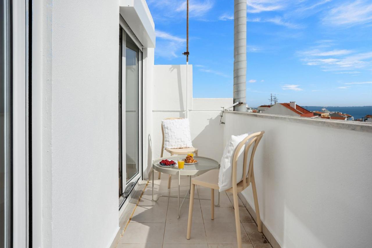 Sunny 2 Bedroom Apartment In Almada - Balconies With River View Exteriör bild